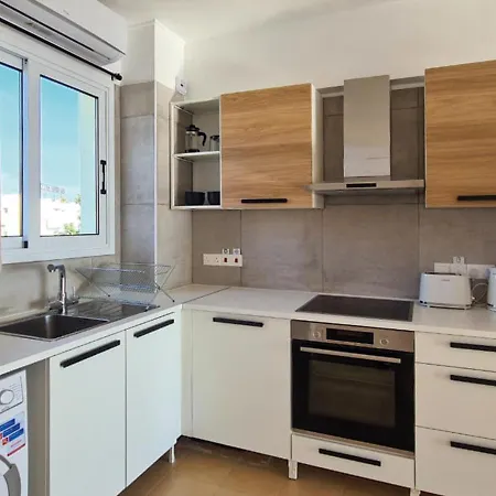 Phaedrus Living: Seaview Luxury Flat Paphinia 204 Apartment *