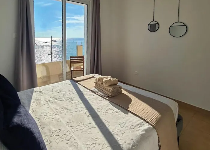 Phaedrus Living: Seaview Luxury Flat Paphinia 204 *