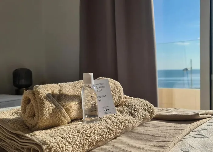 Phaedrus Living: Seaview Luxury Flat Paphinia 204 *