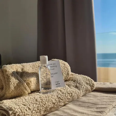 Phaedrus Living: Seaview Luxury Flat Paphinia 204 *